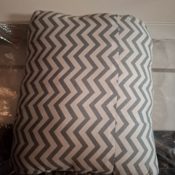 ๐ Nursing Bundle: nursing pads & feeding pillow - Picture 6 of 6